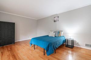 featured image of 2719 Knollview Dr