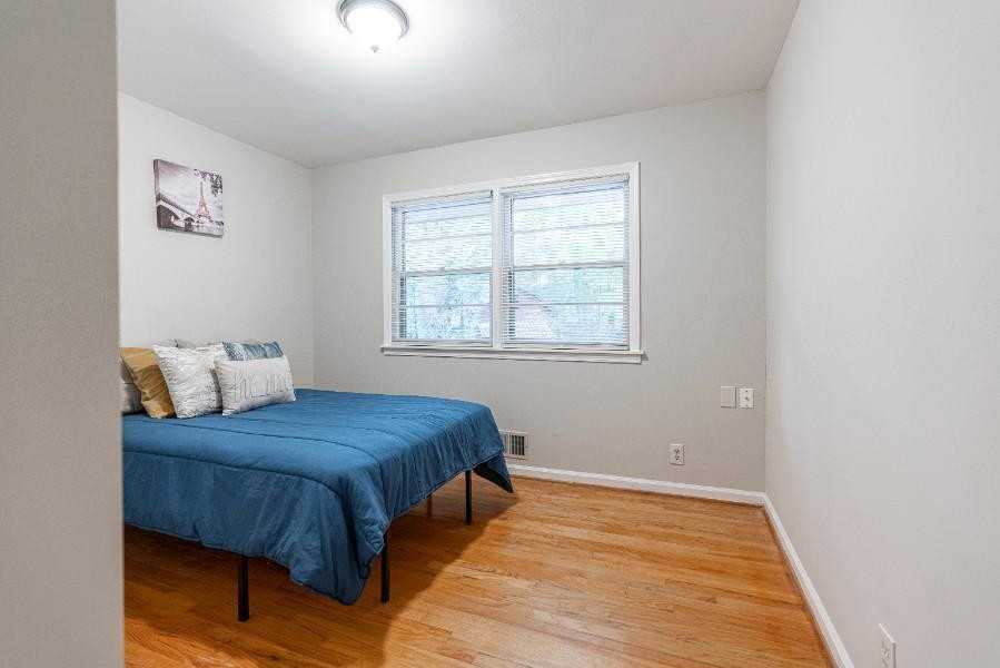 2719 Knollview Dr - Photo 3 of 27