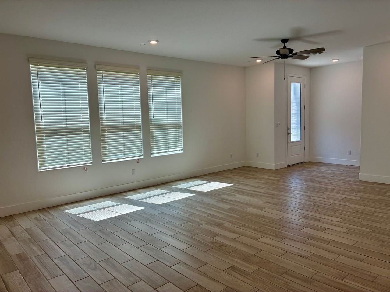 2846 E Tamarind Dr - Photo 2 of 25