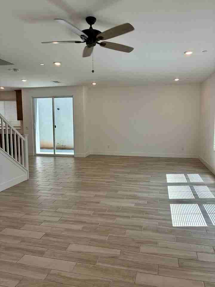 2846 E Tamarind Dr - Photo 3 of 25