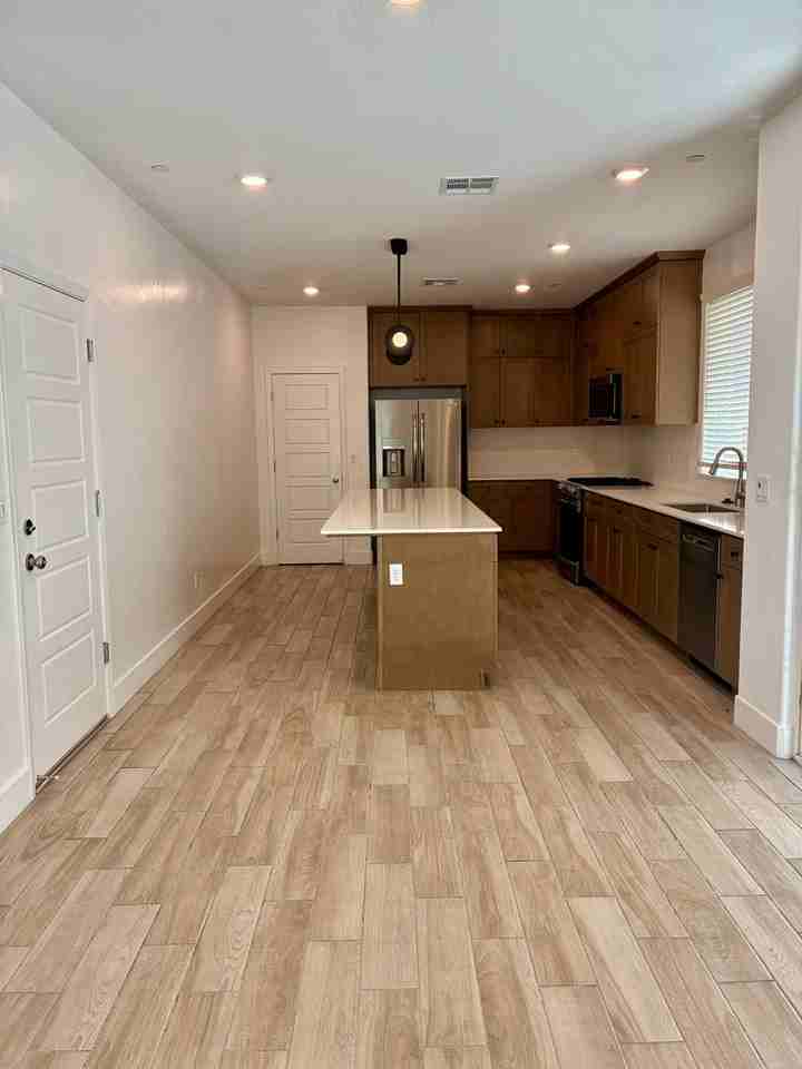 2846 E Tamarind Dr - Photo 4 of 25