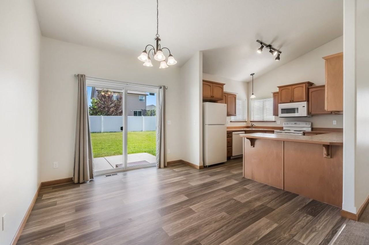 12385 W Renshaw Ave - Photo 7 of 20
