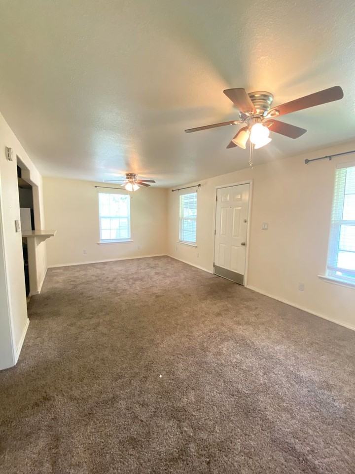 2237 1/2 Nw 12th St - Photo 3 of 11
