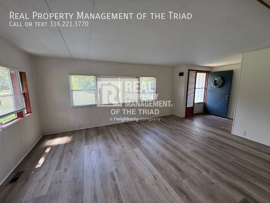 102 Horseshoe Bnd - Photo 2 of 20