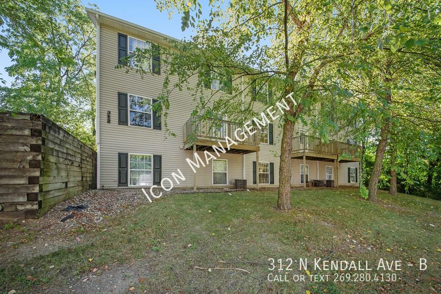 312 N Kendall Ave #B - Photo 3 of 21