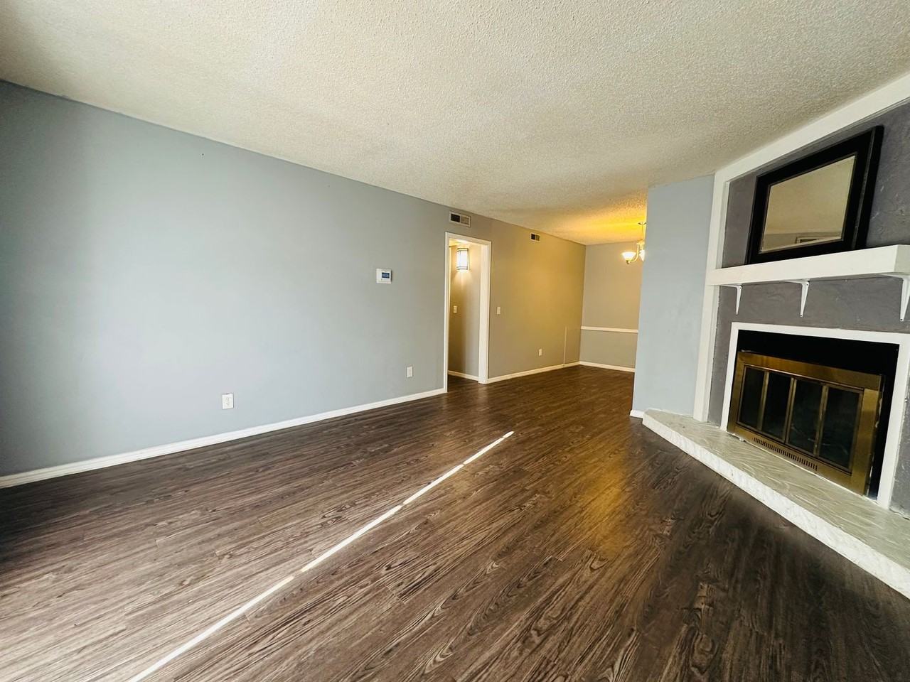 6034 Nw Expressway #B - Photo 3 of 17