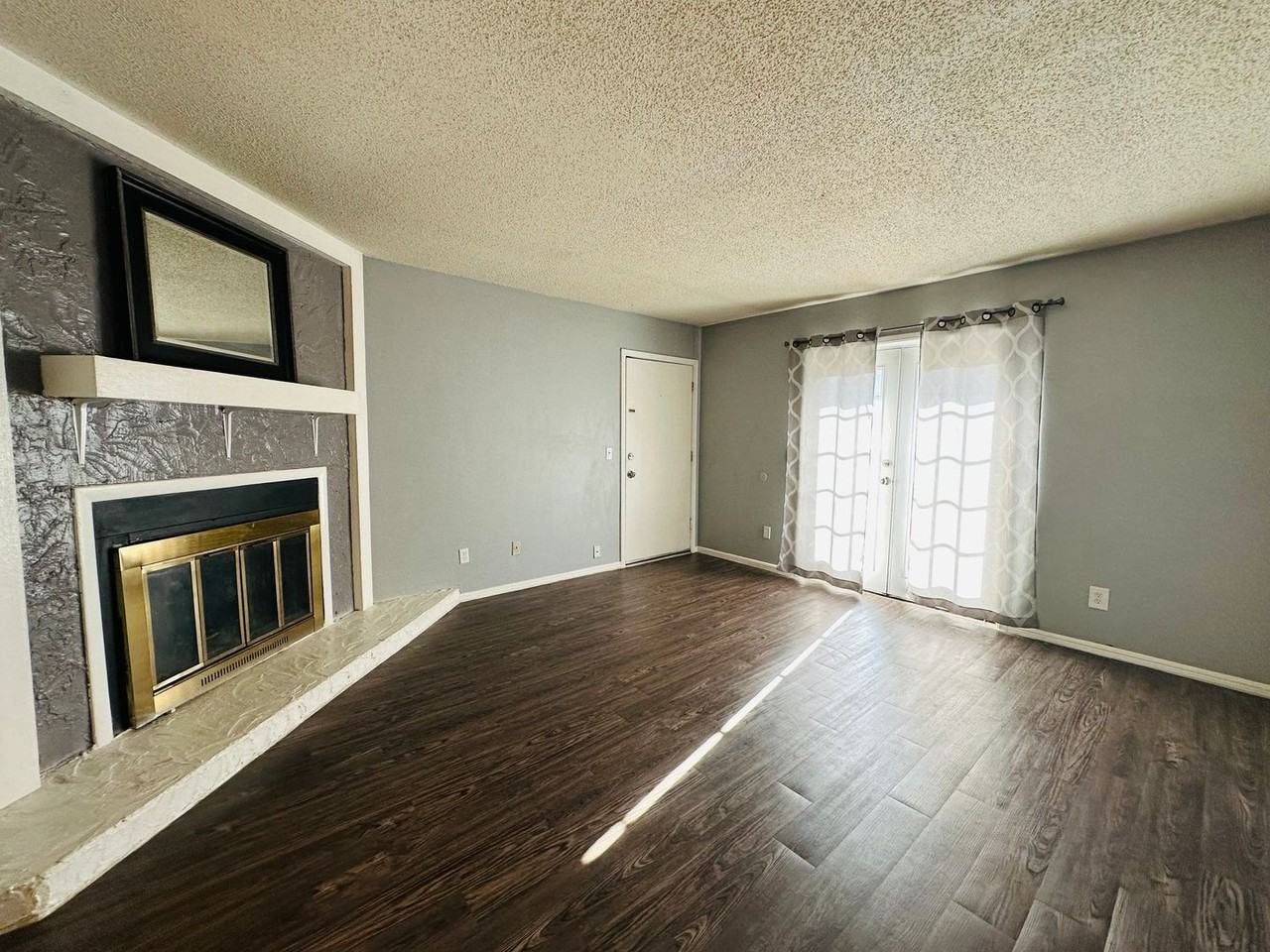 6034 Nw Expressway #B - Photo 4 of 17