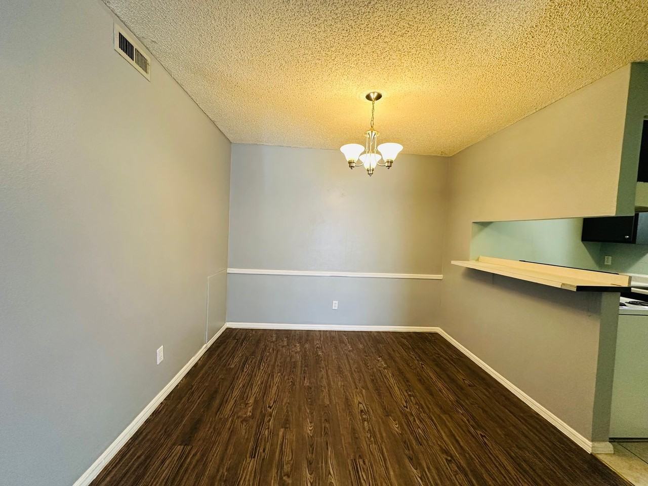 6034 Nw Expressway #B - Photo 5 of 17