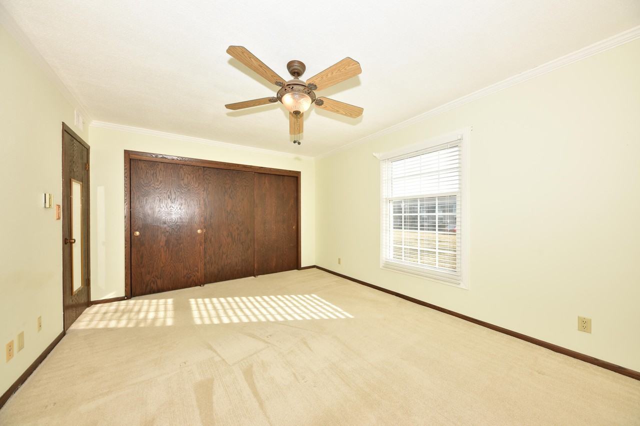 2076 Chateau Ct #106 - Photo 3 of 14