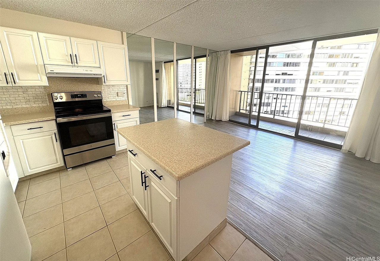 411 Hobron Ln #903