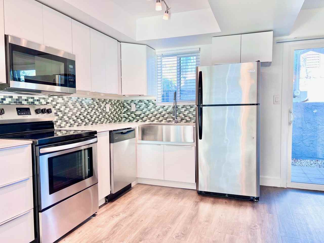 419 W 7th St #1 - Photo 7 of 50