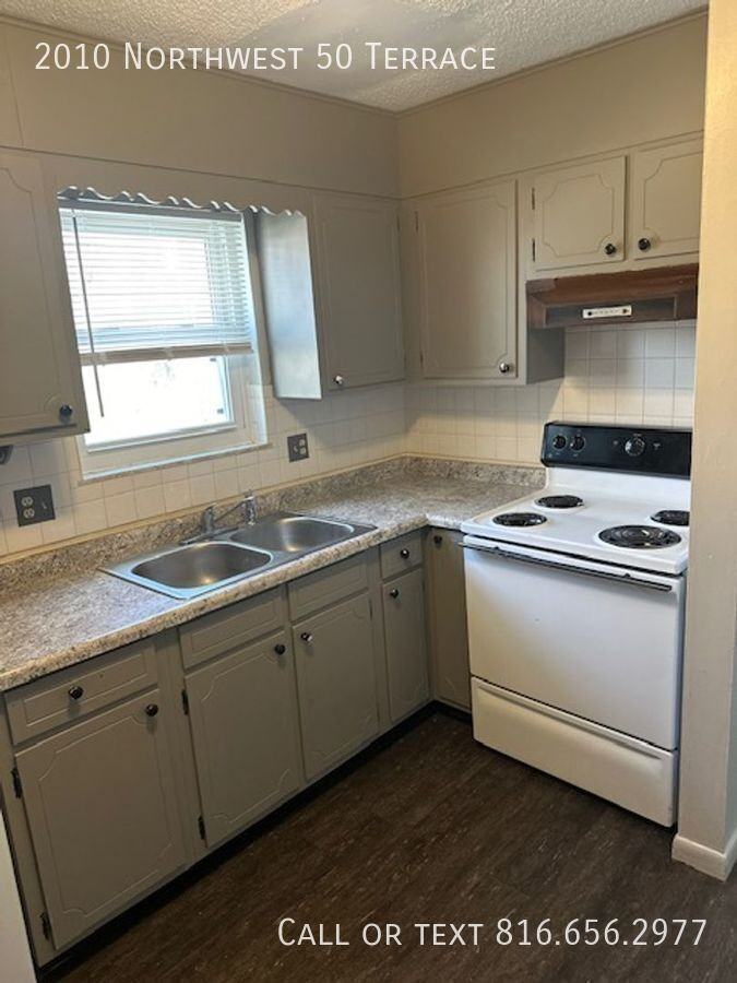 2010 Nw 50th Ter - Photo 3 of 18