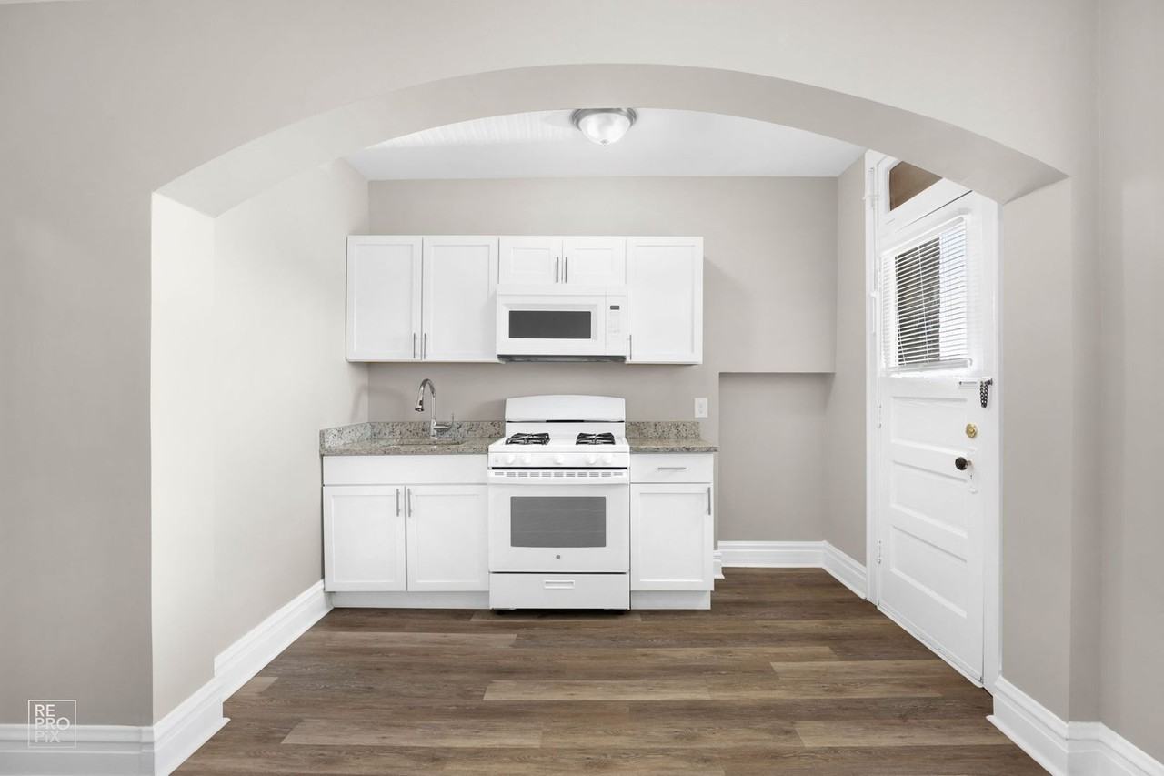 1900 S 51st Ave - 5109 W 19th St - #3 - Photo 4 of 12