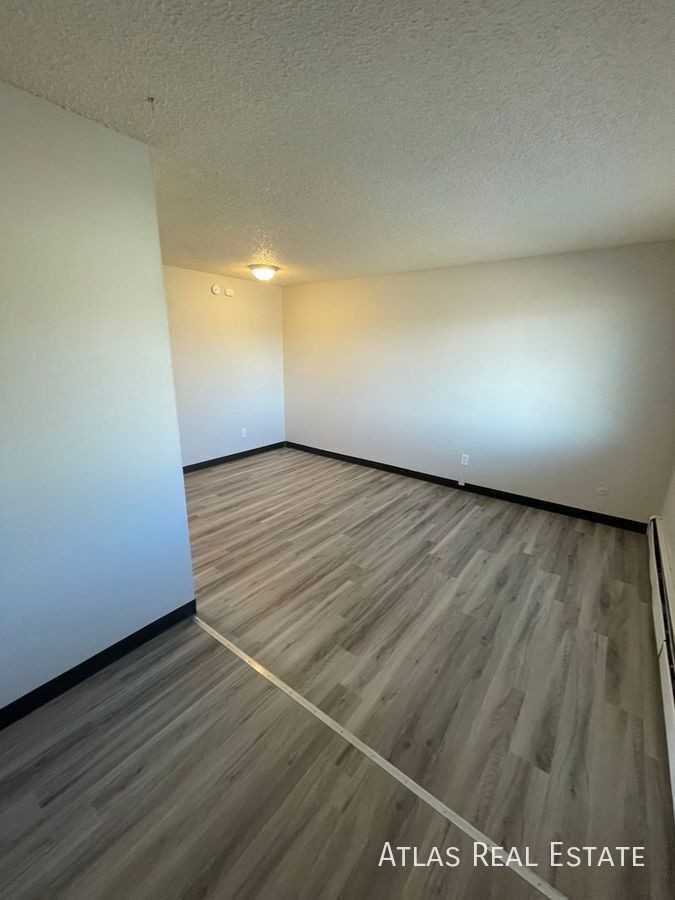 1931 Henderson Ave #11 - Photo 3 of 10