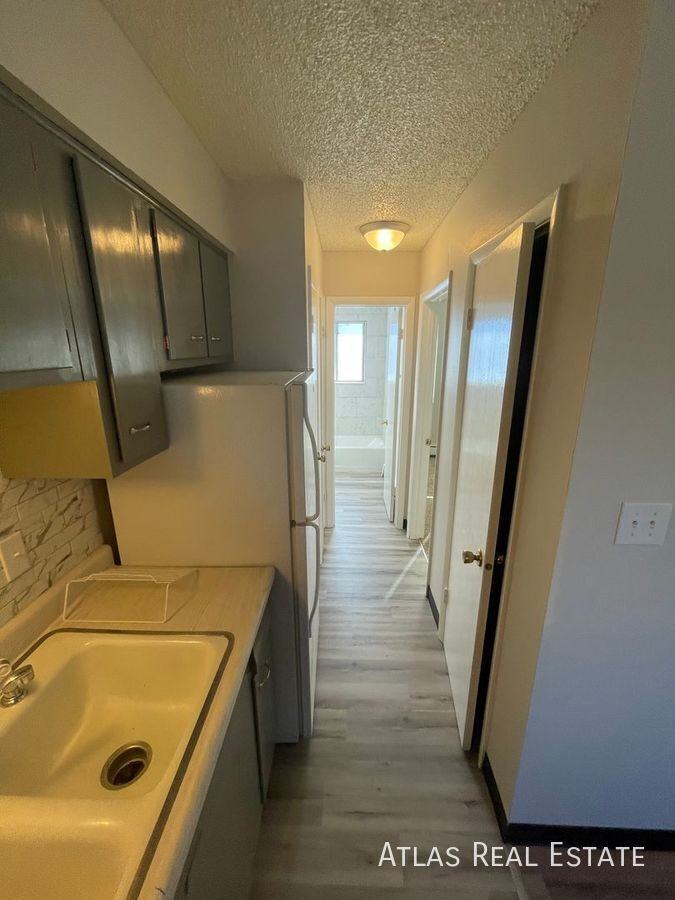 1931 Henderson Ave #11 - Photo 4 of 10