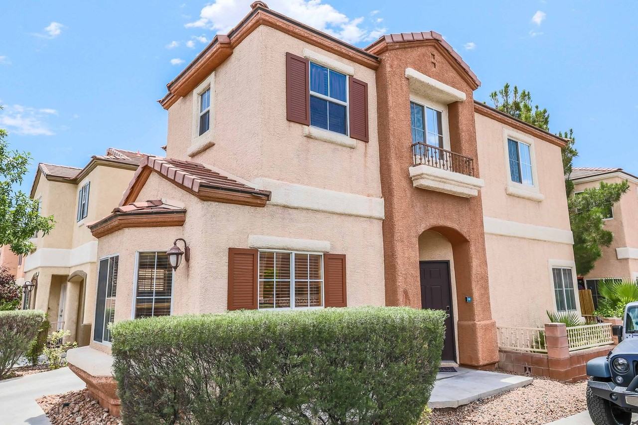 9915 Mustang Creek Way - Photo 2 of 20