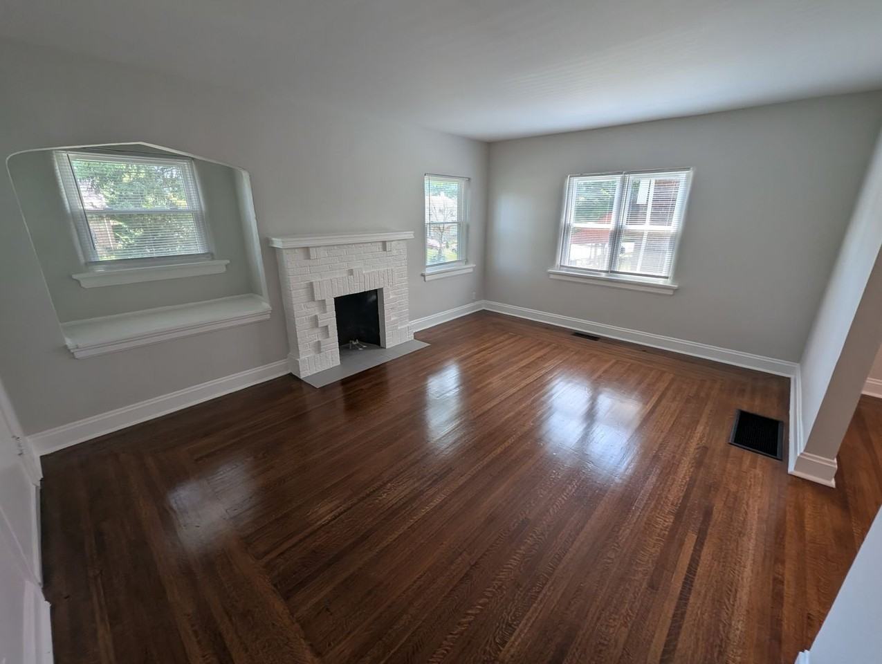 1762 Catalina Ave - Photo 3 of 12