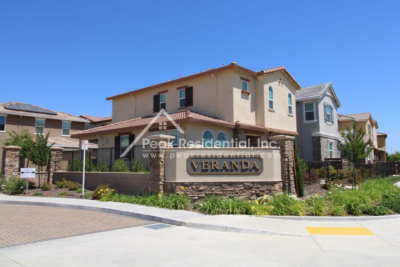 1 Huddlestone Cir - Photo 2 of 32