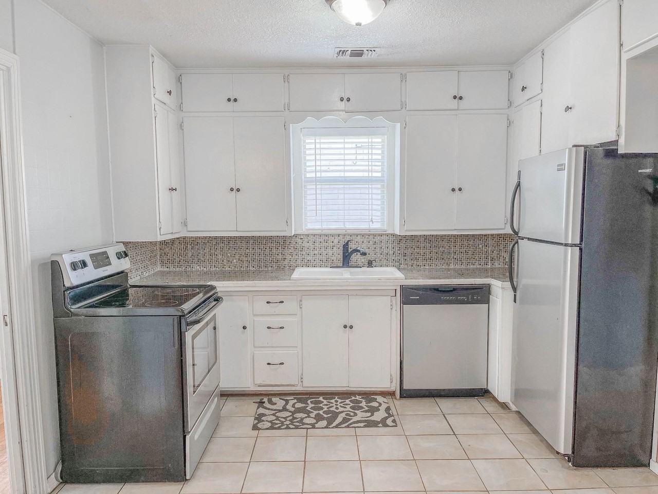 3418 26th Street - Photo 4 of 17