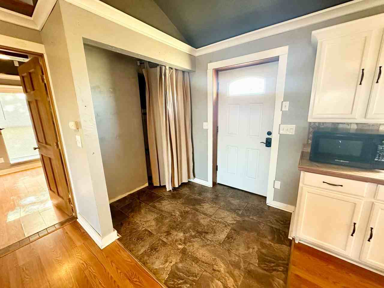 802 Fields Rd - Photo 5 of 31