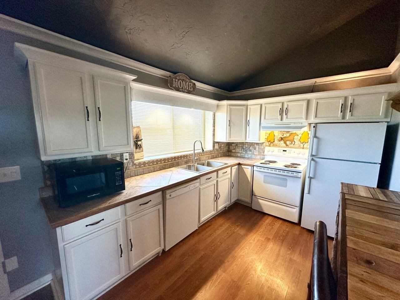 802 Fields Rd - Photo 6 of 31