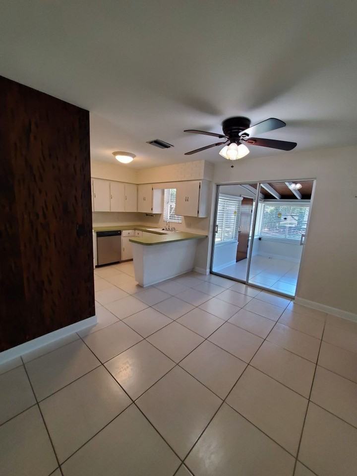 3462 70th St N - Photo 3 of 29