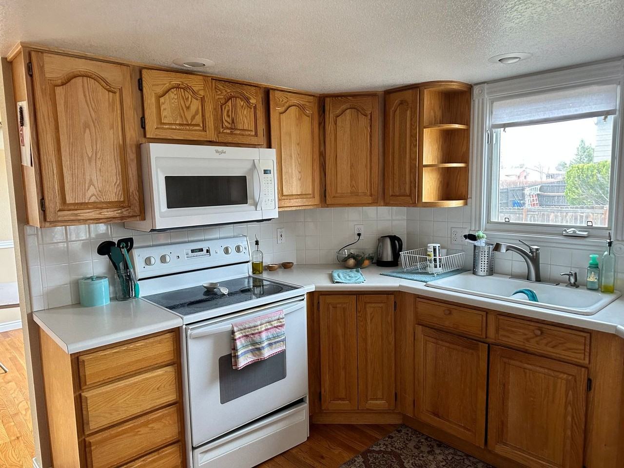802 Colony Ct - Photo 2 of 21
