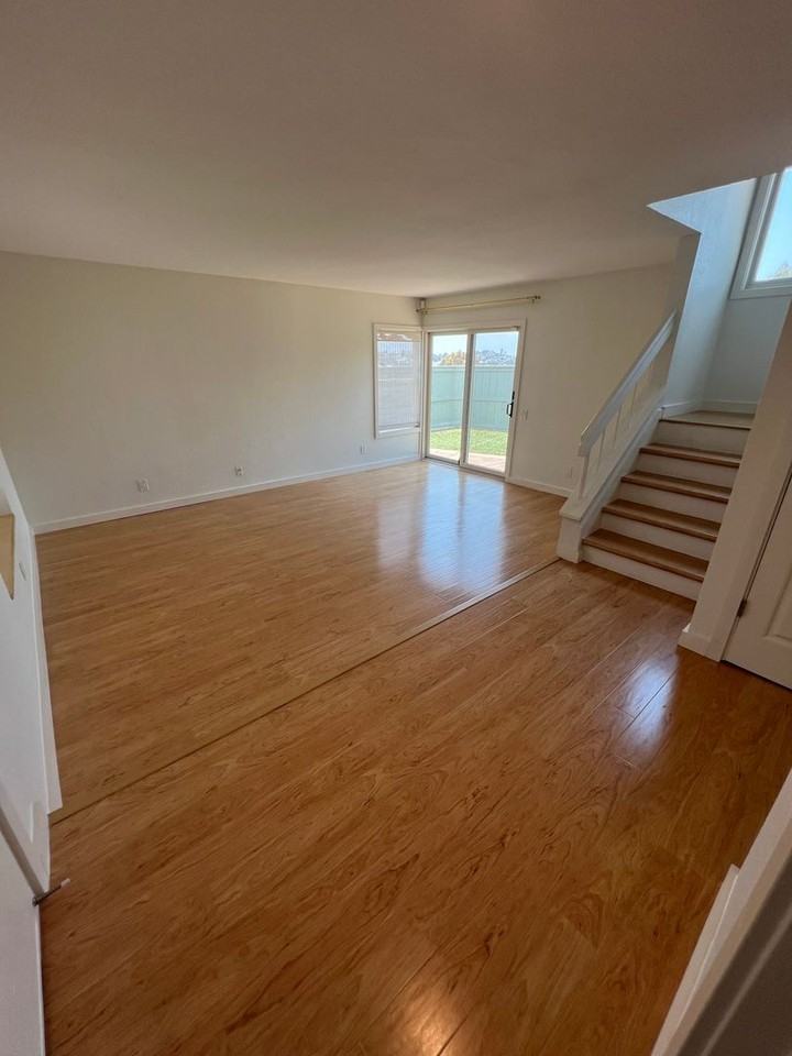 850 Leppert Ct - Photo 3 of 26