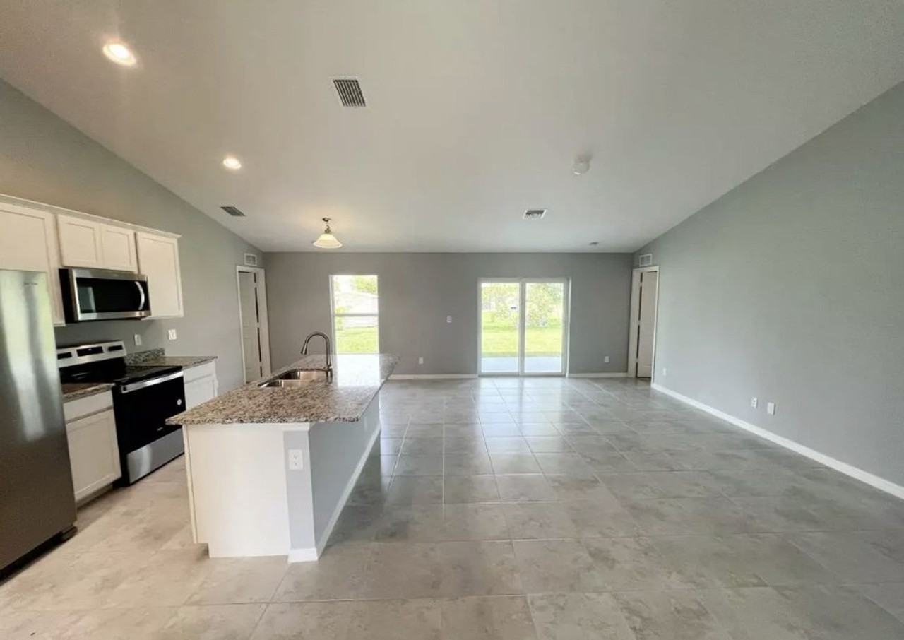 2707 Ne 7th Ave - Photo 5 of 15