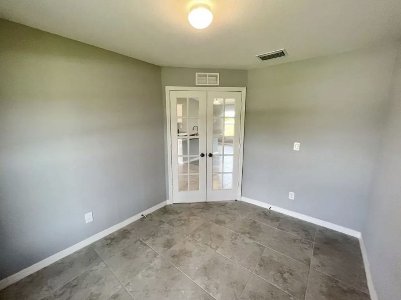 2707 Ne 7th Ave - Photo 7 of 15