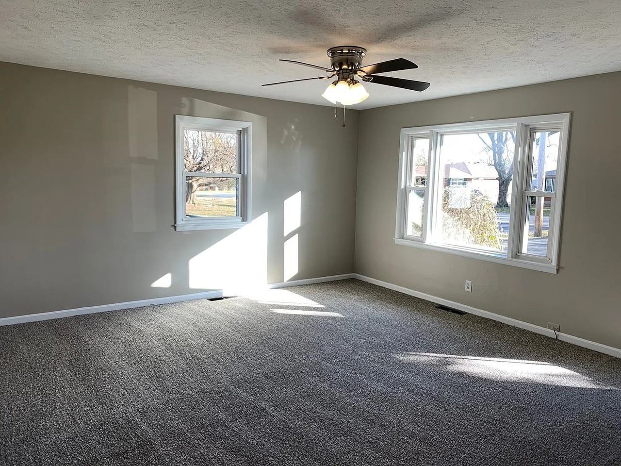 488 Overdale Dr - Photo 3 of 25