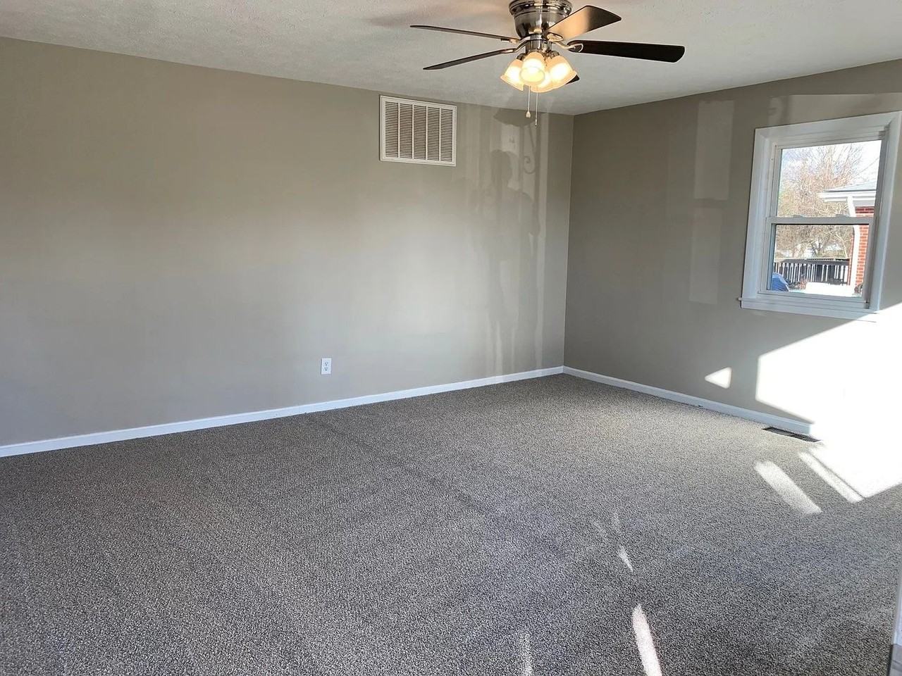 488 Overdale Dr - Photo 4 of 25