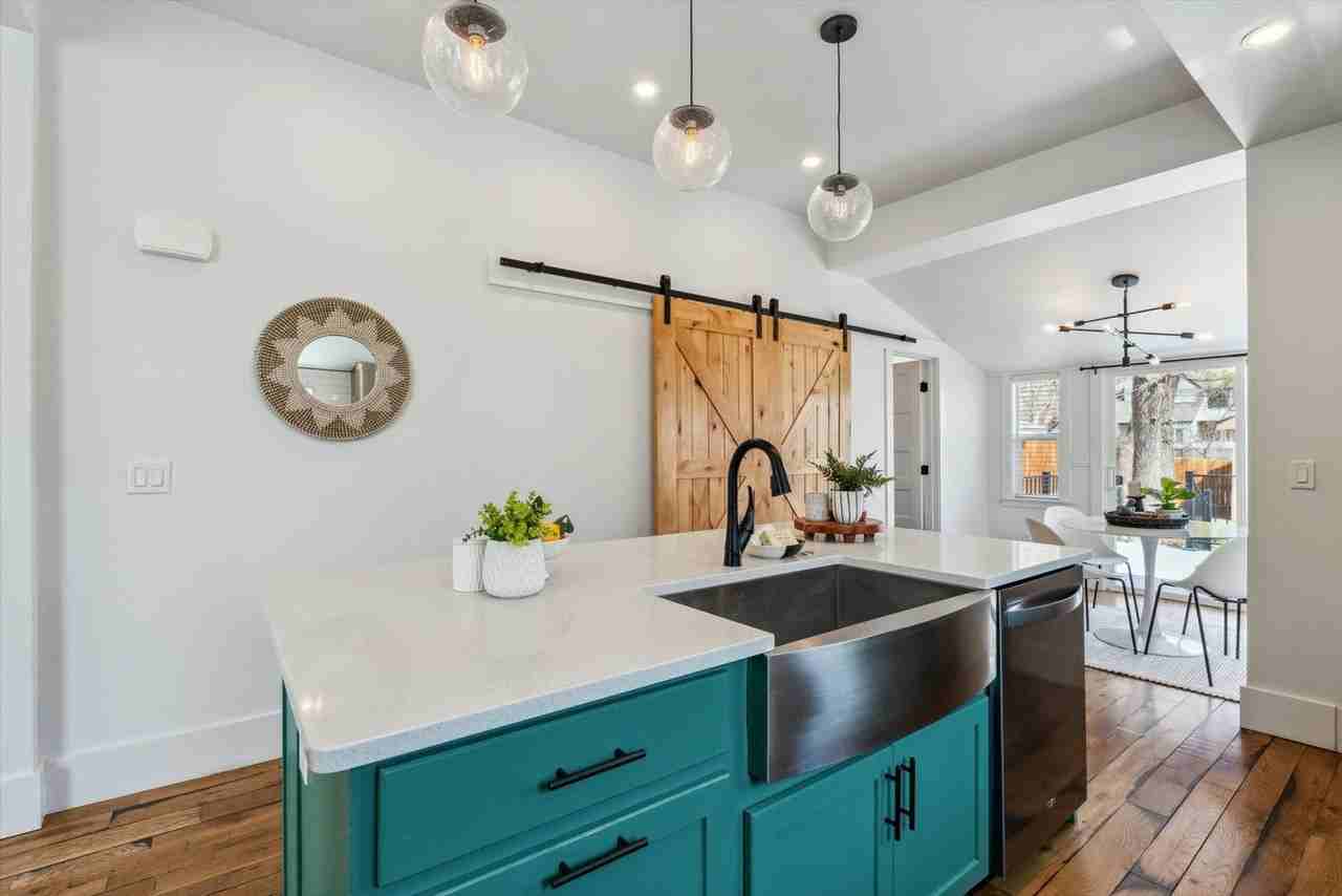 320 Baker St - Photo 6 of 26