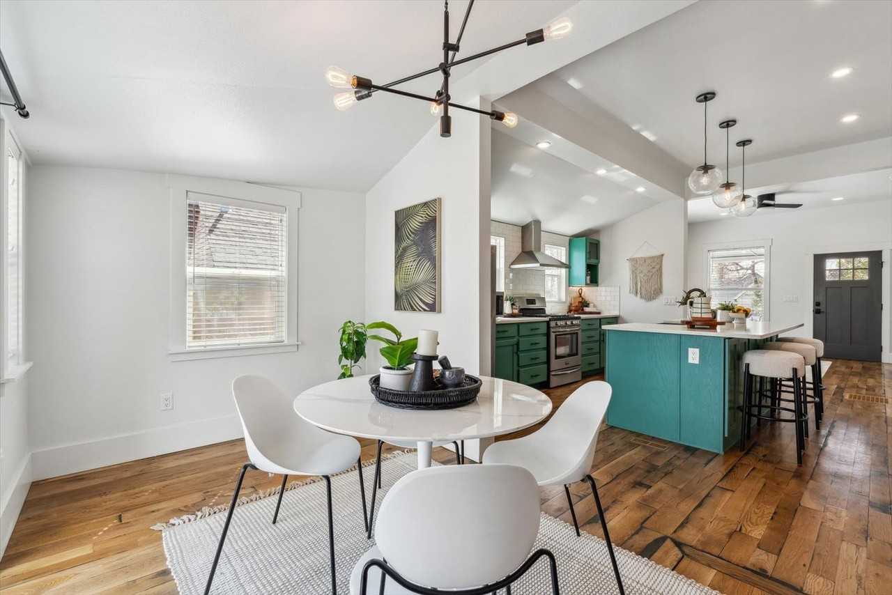 320 Baker St - Photo 7 of 26