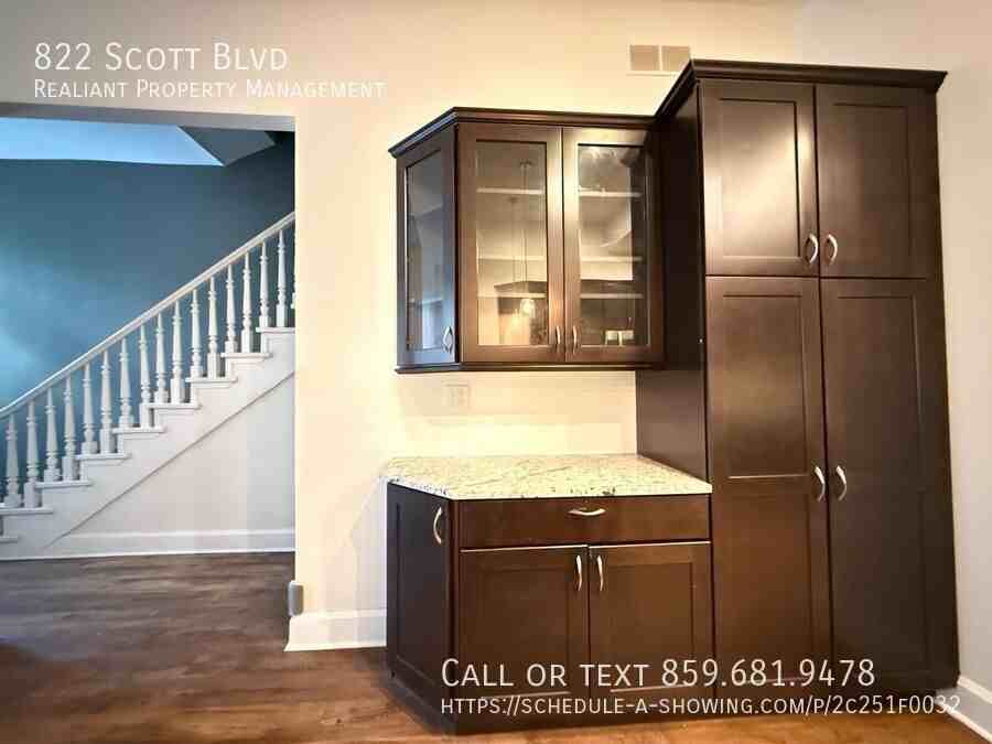 822 Scott St - Photo 7 of 18