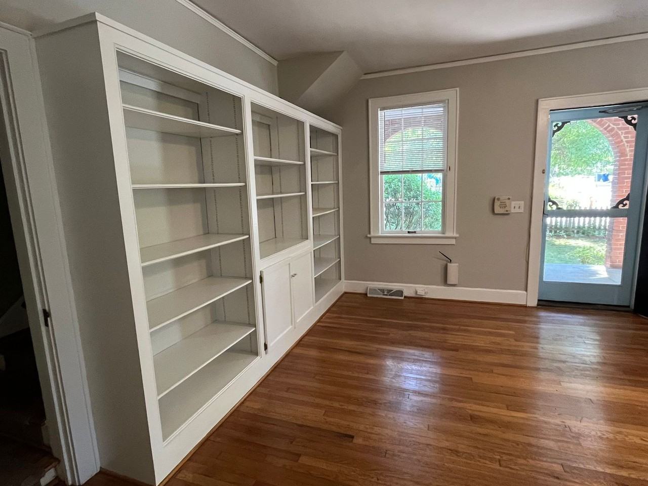 1501 Fairview Dr - Photo 4 of 24