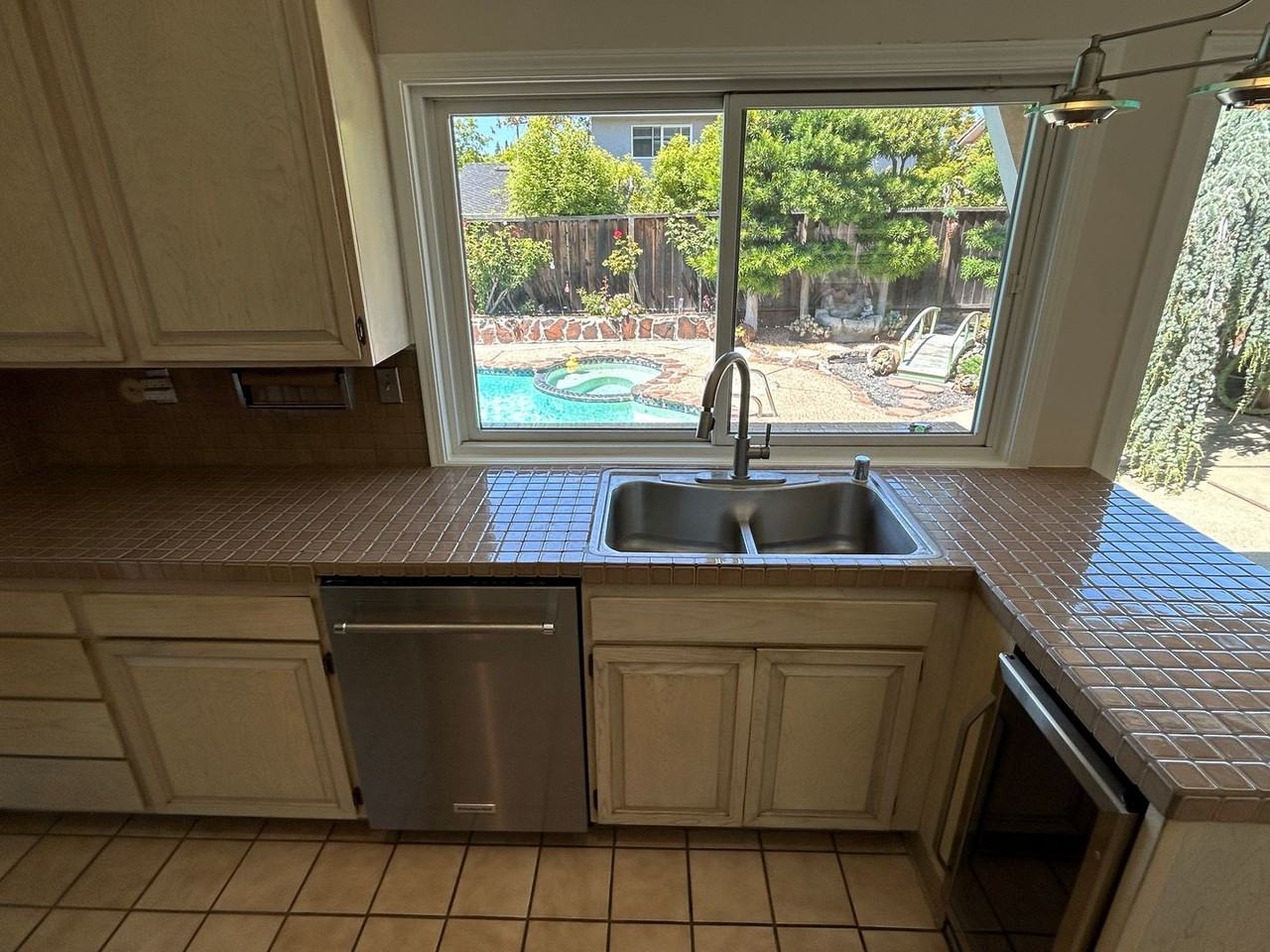 913 Reed Ave - Photo 3 of 9