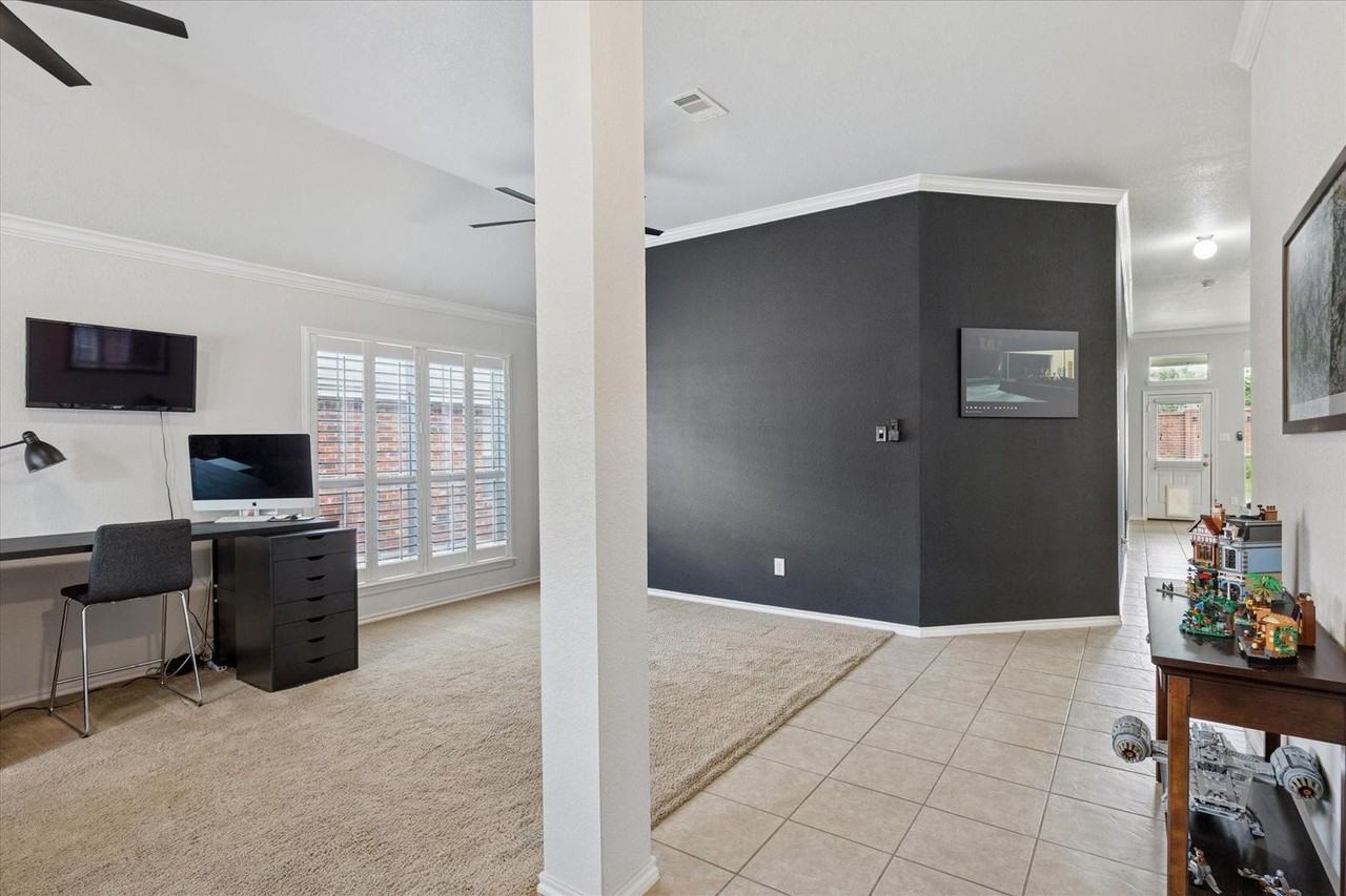 10237 Red Bluff Ln - Photo 3 of 26