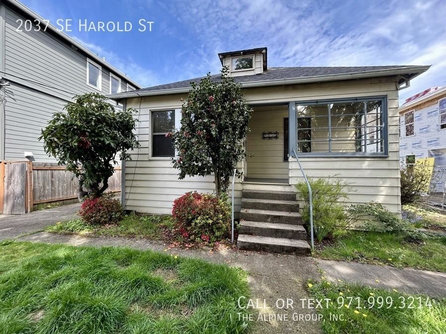 2037 Se Harold St - Photo 2 of 49