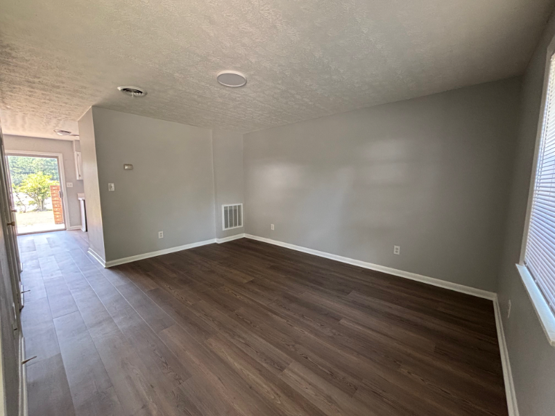 110 Townhouse Dr #B - Photo 3 of 15