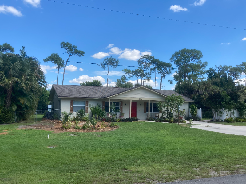 203 Esther Street - Photo 4 of 50