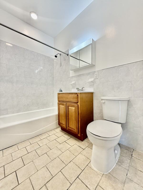 129 South Broadway - Photo 5 of 7