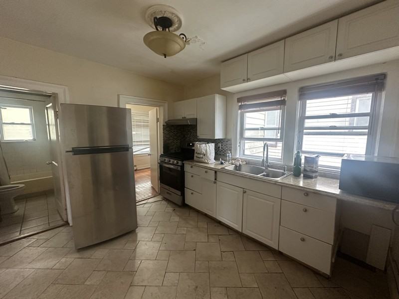 139 Terrace Ave - Photo 3 of 6
