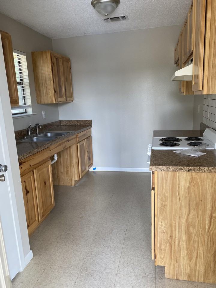401 Lange Road - Photo 6 of 39