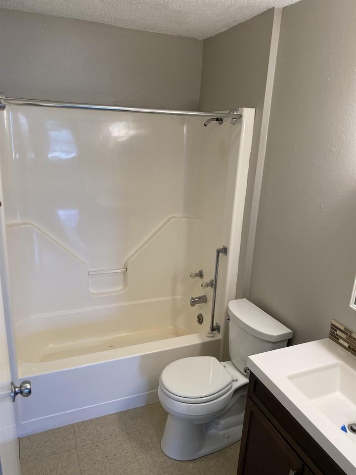 401 Lange Road - Photo 7 of 39