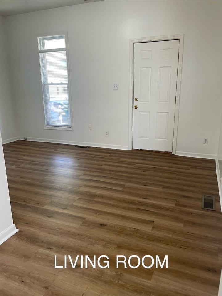 AND: 13th: 219: Duplex - Photo 3 of 38