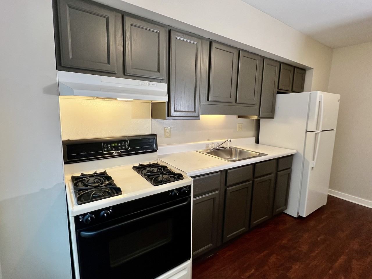 4th street apartments - Midland - Photo 2 of 17