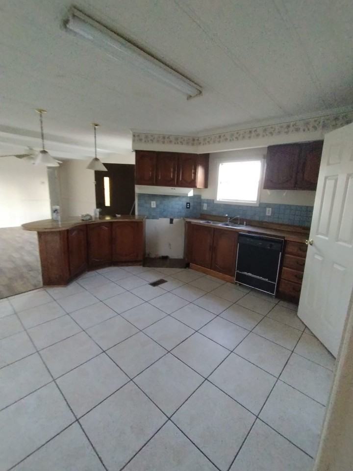 Legends Mobile Home Park - Photo 4 of 10