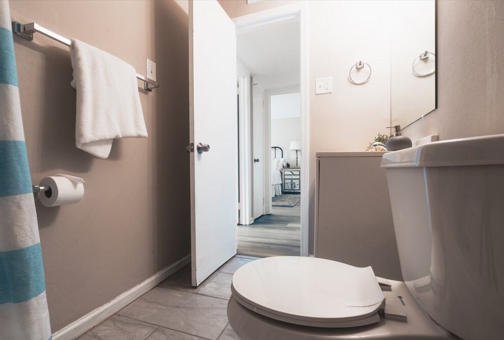 Bridgeport Manor - Photo 3 of 24