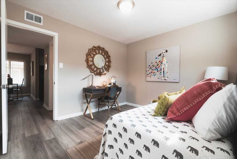 Bridgeport Manor - Photo 5 of 24